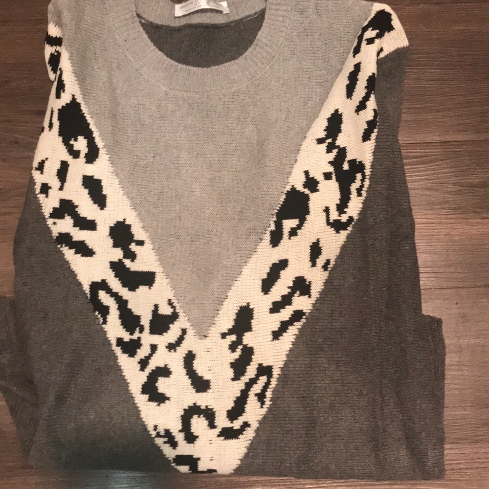 Grey Leopard V- Two Tone Knit Sweater - Picture 4 of 5